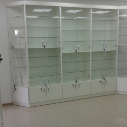 Торговые витрины для аптек на заказ в Красноярске